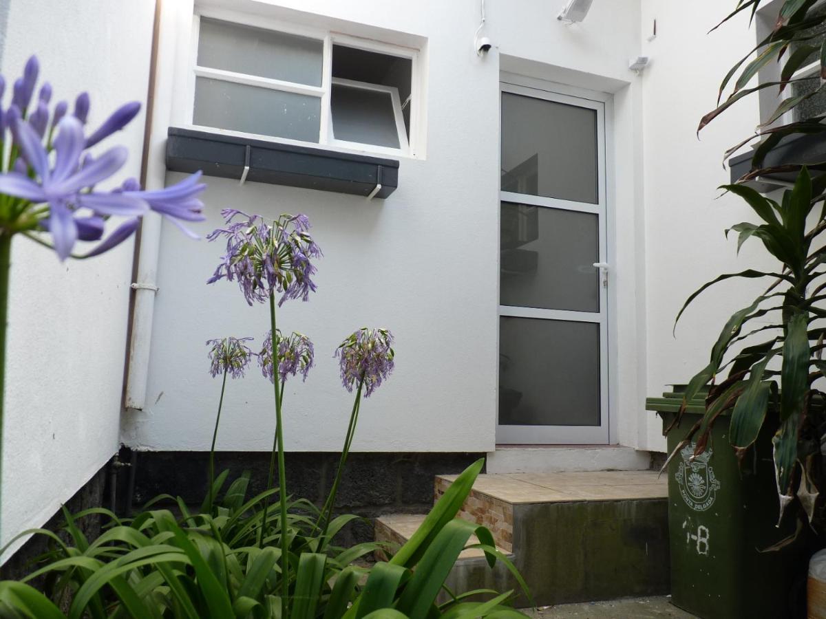 Azores Garden House - Private Suites & Apartments - Automatic Self Check-In Понта Делгада Стая снимка